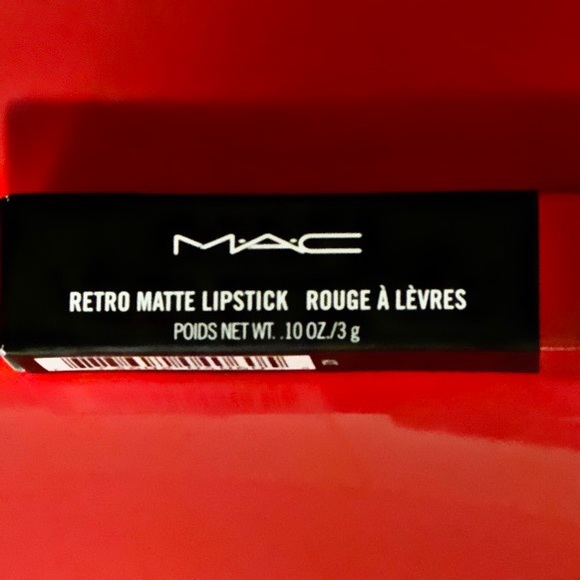 NWT MAC Retro Matte Lipstick in RUBY WOO 707 - Picture 9 of 11